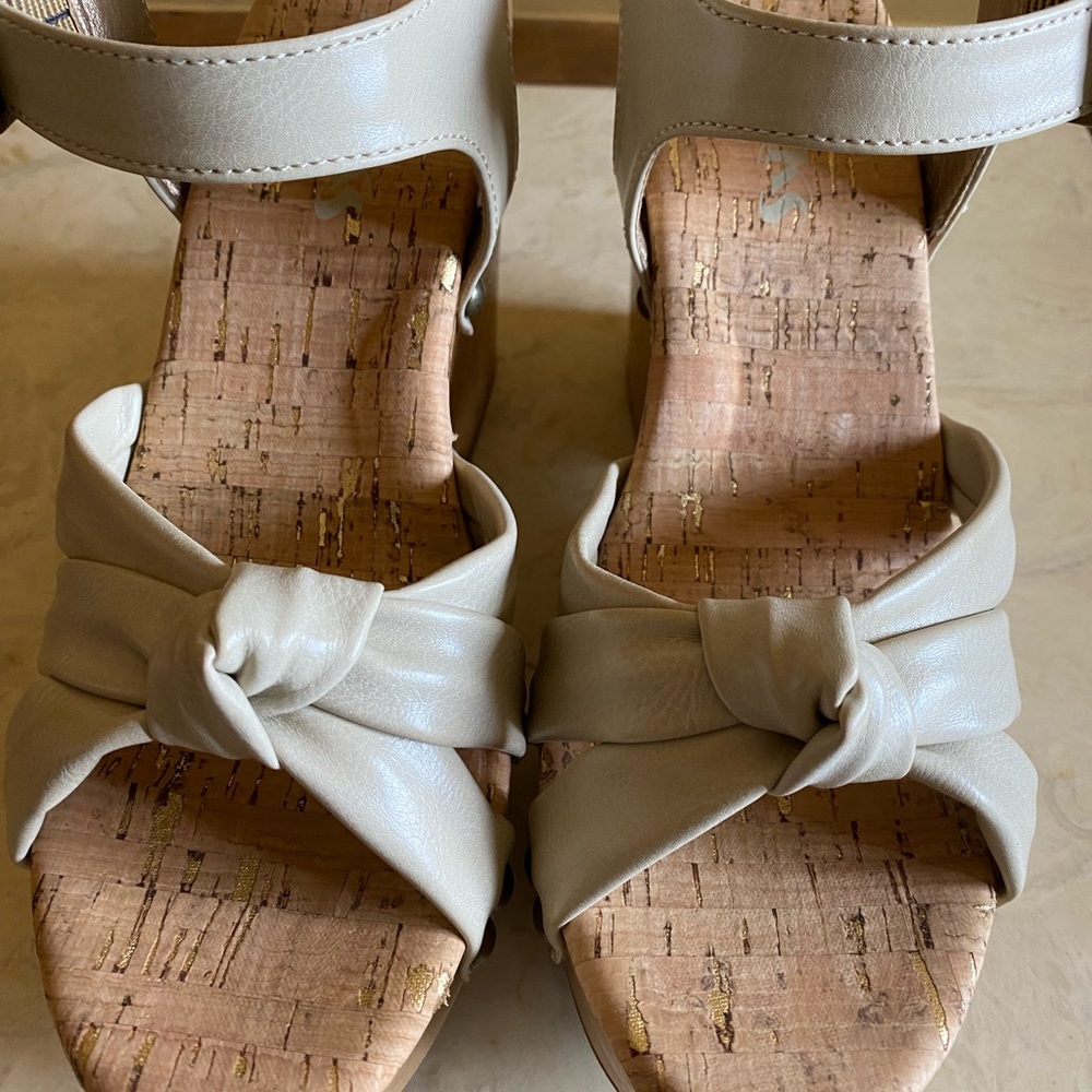 Korks wooden, heel wedge sandal NWB